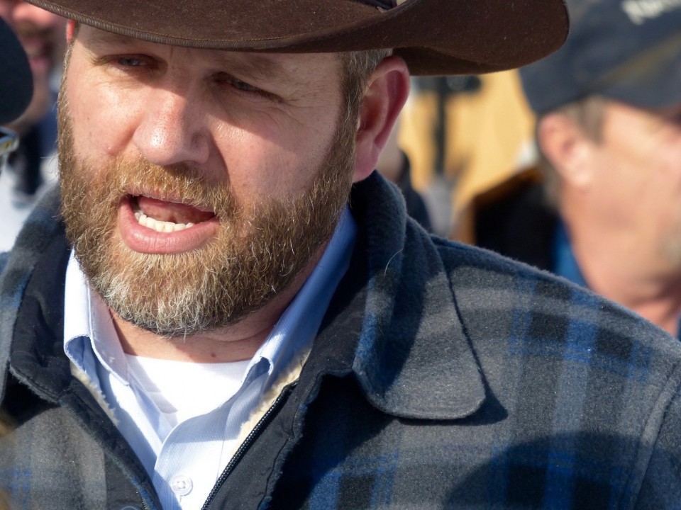 burns protest 41aa8aa12b9a6593 - Armed Rednecks Occupy Federal Wildlife Refuge in Oregon