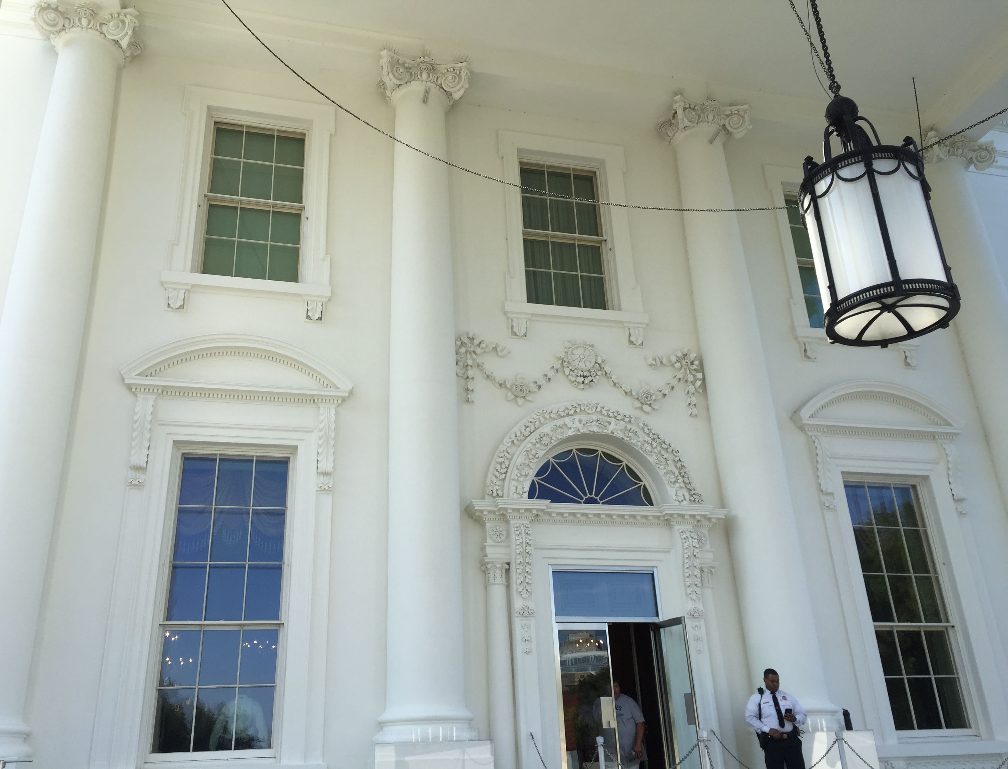 white house tours entrance