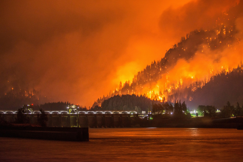 western wildfires3 2 - Yellow Smoke From the Riverside Fire Clogs the Air Over Portland Oregon