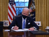 biden-resolute-desk-inauguration-gty