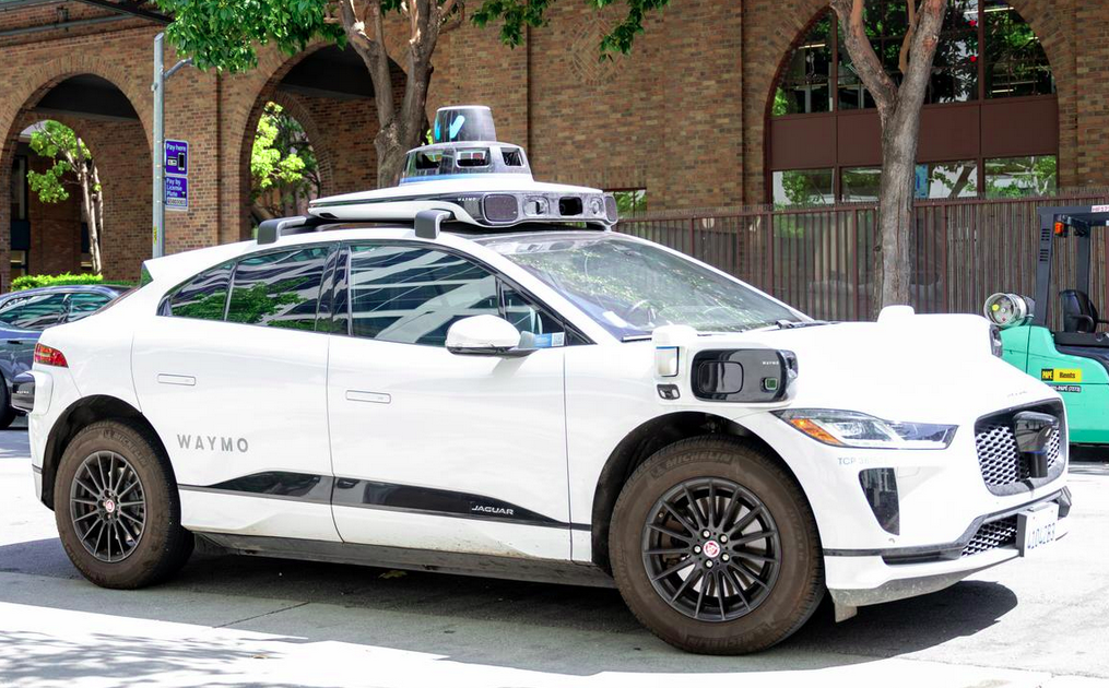 Google's Waymo Taxis Mysteriously Die During Power Blackout WaymoTaxis1a - Google's Waymo Taxis Mysteriously Die During Power Blackout